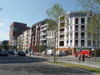 neben unserem Liegeplatz die ersten Stadthäuser