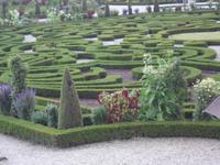 künstlerisch gestaltete Flächen ...