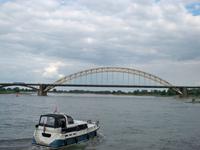 Start zur Kreuzfahrt an der Waalbrug, Nijmegen