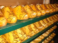 Auch Holzschuhe werden hier hergestellt