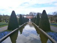 Wasserkaskade, zulaufend auf den 