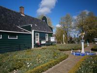 Links, das Uhrwerkmuseum