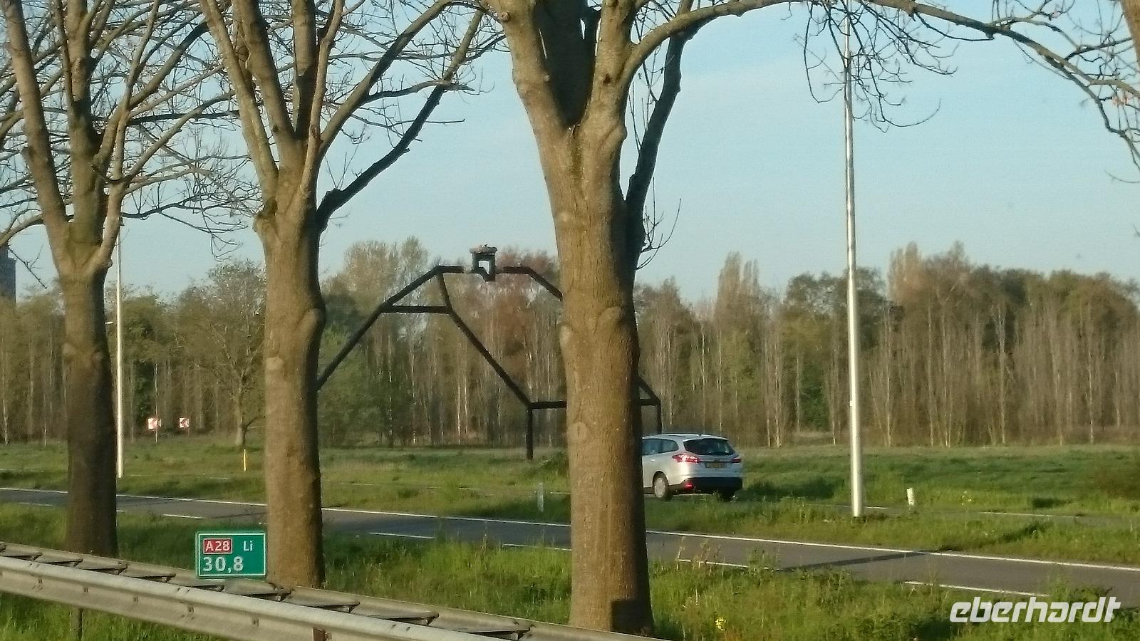 Hausumriss am Straßenrand