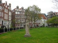 Im Begijnhof in Amsterdam