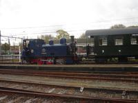 Alte Lokomotiven auf dem Bahnhof in Hoorn