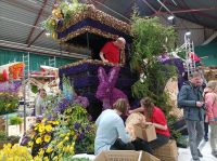 Aufbau Blumenkorso in Sassenheim