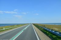  Markerdamm - trennt IJsselmeer (links) vom Markermeer (rechts) (28 km lang) - beides Süßwasser 