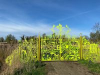 Eingang mit kreativem Tor