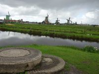 Zaanse Schans - Mühlenstilleben mit Mühlsteinen