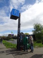 Sassenheim - an der Trasse des Blumenkorsos sind Parkmöglichkeiten rar...