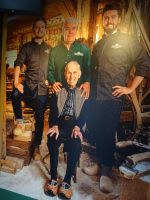 ... drei Generationen Holzschuhmacher ...