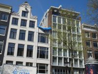 ... alt und modern - aber ein Kran ist immer dran ...