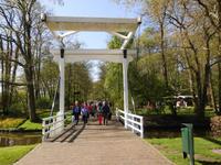 Typische Zugbrücke auf dem Weg zum Ausgang