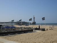 Strand von Scheveningen: Seebrücke mit Aussichtsturm