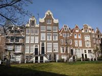 Giebelhäuser im Beginenhof von Amsterdam 