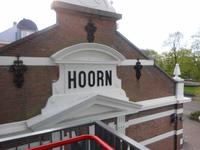 Bahnhofsschild von Hoorn