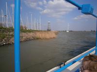 Blick auf die Einfahrt zum Zuiderseemuseum von der Fähre in Richtung Enkhuizen