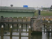 Lorenz Sluize, geöffnete Drehbrücke