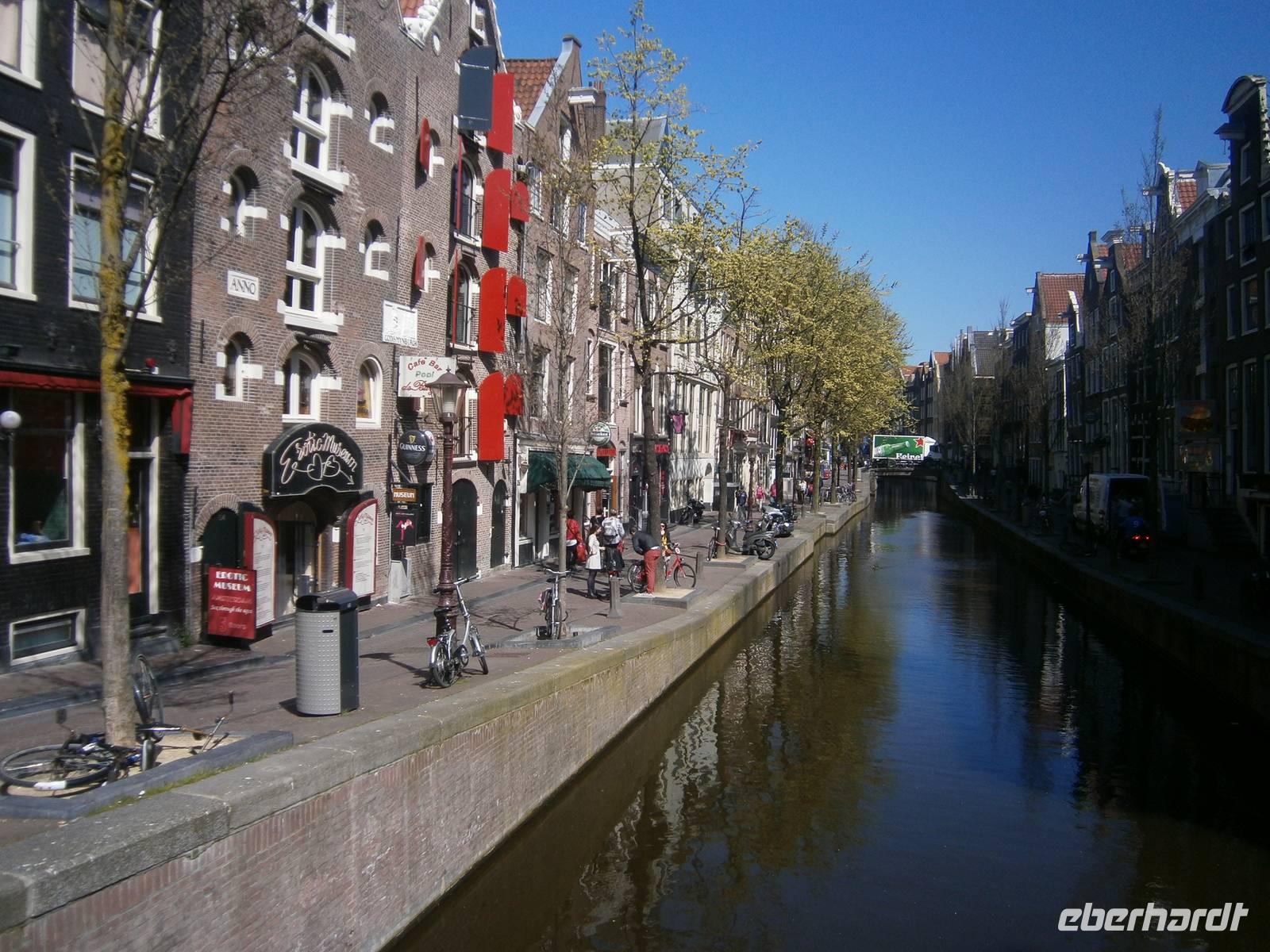 In den Nebenstraßen der Hauptstraße Damrak