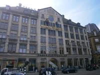 Ebenfalls am Dam, 