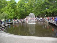 viele Wasserflächen, natürlich oder angelegt, durchziehen das Gelände im Keukenhof