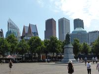 Den Haag - Plein mit moderner Architektur