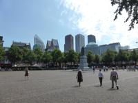 Den Haag - Plein mit moderner Architektur