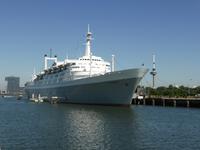 Rotterdam Hafenrundfahrt - Kreuzfahrtschiff mit Euromast