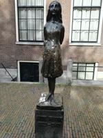 Rundgang Jordaan Viertel Anne Frank Statue