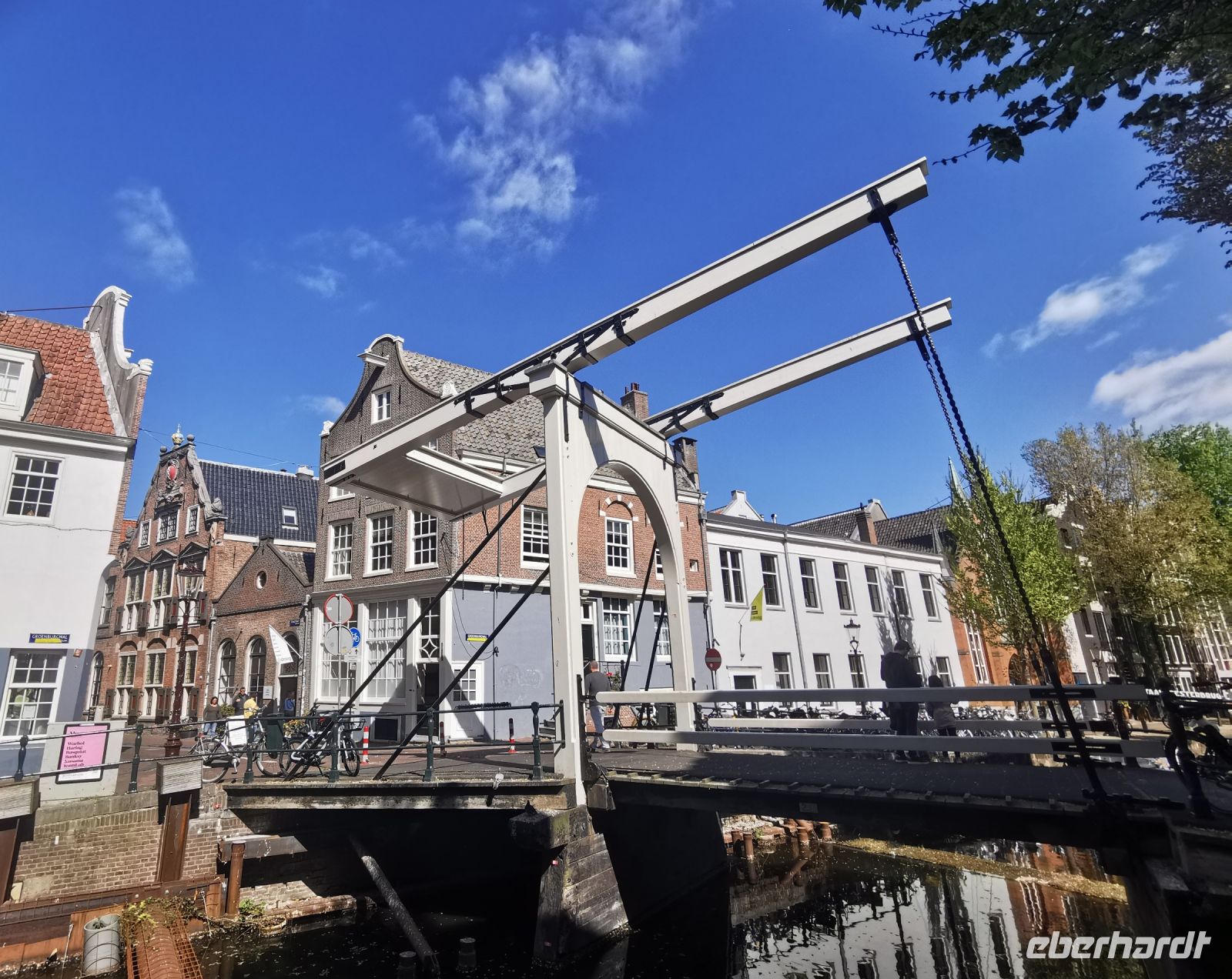 Alte Holzbrücke in Amsterdam