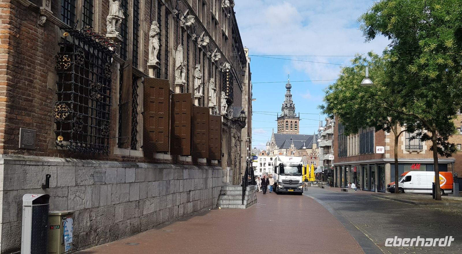 Nijmegen - Rathaus und Stephanskirche.jpg