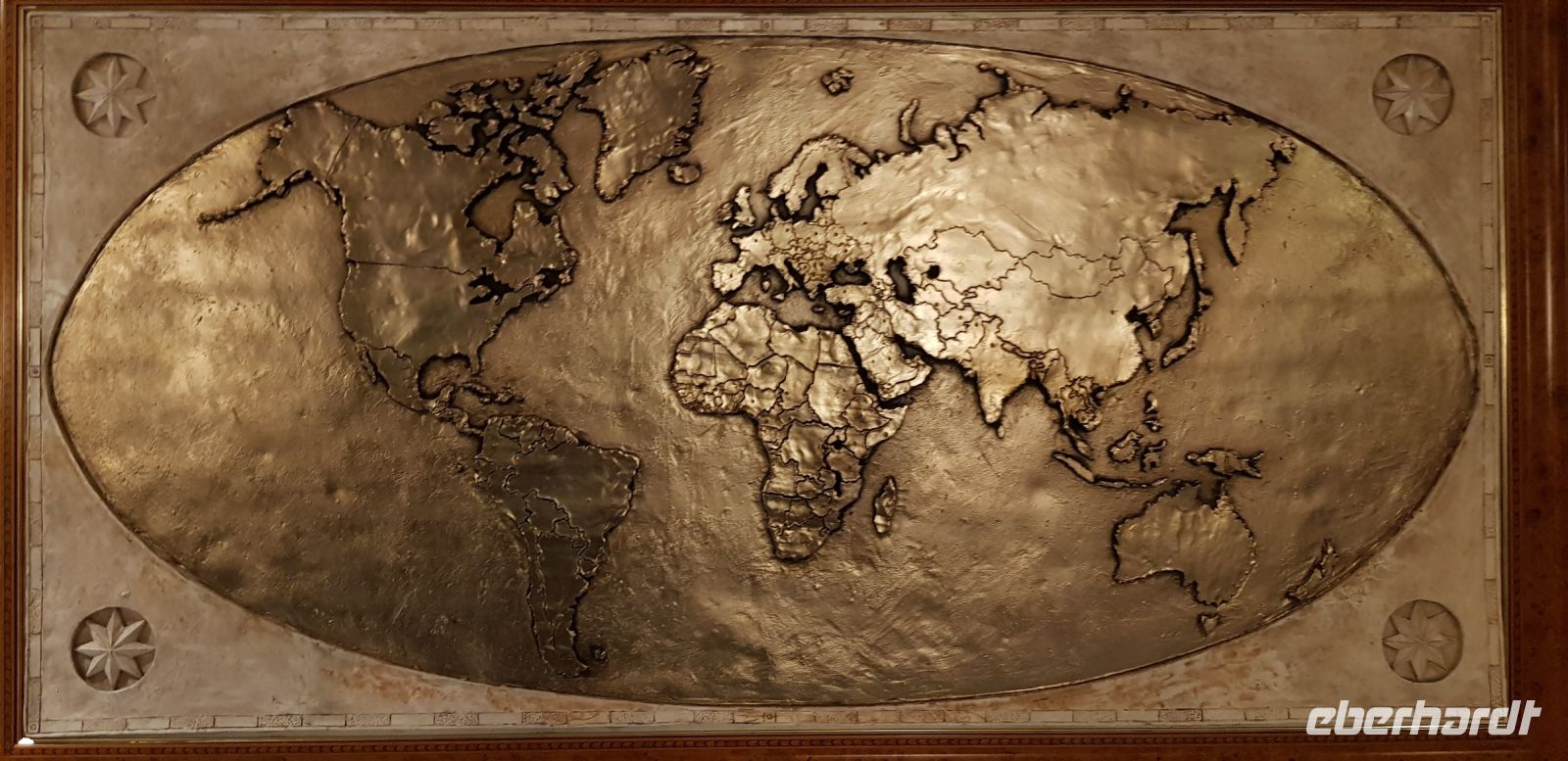 MS Aurora - Relief der Erde.jpg