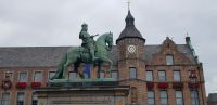 Düsseldorf - Marktplatz mit dem Reiterstandbild von Kurfürsten Jan Wellem (1711).jpg