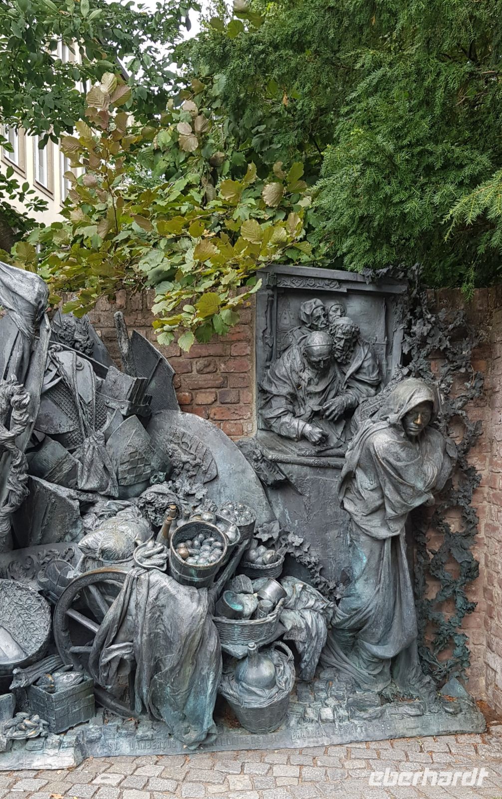 Düsseldorf - Stadterhebungsmonument an der Düssel.jpg