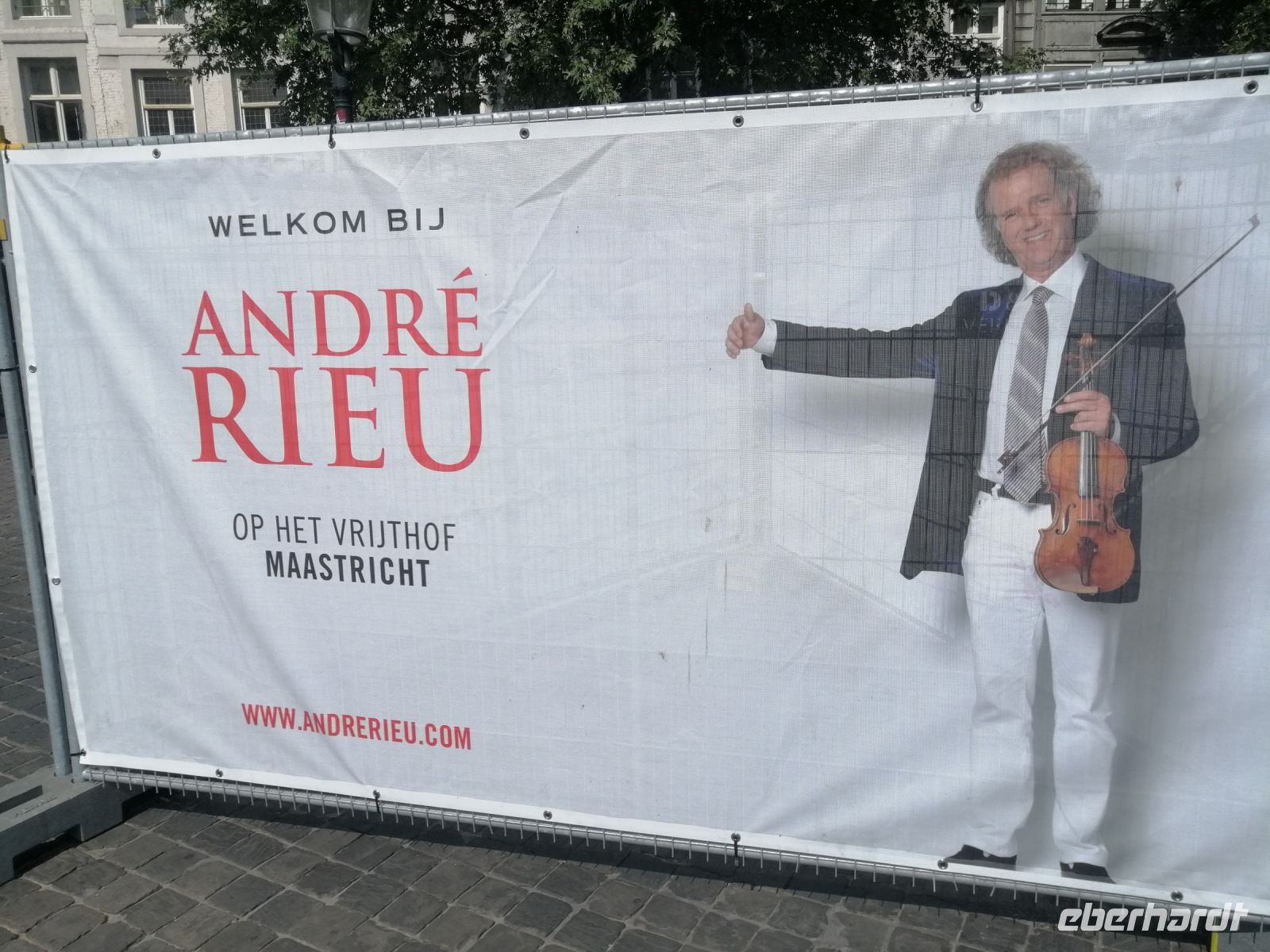 Plakat mit André Rieu am Marktplatz in Maastricht