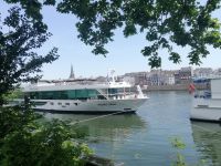 Blick auf die Maas von der historischen Altstadt in Maastircht