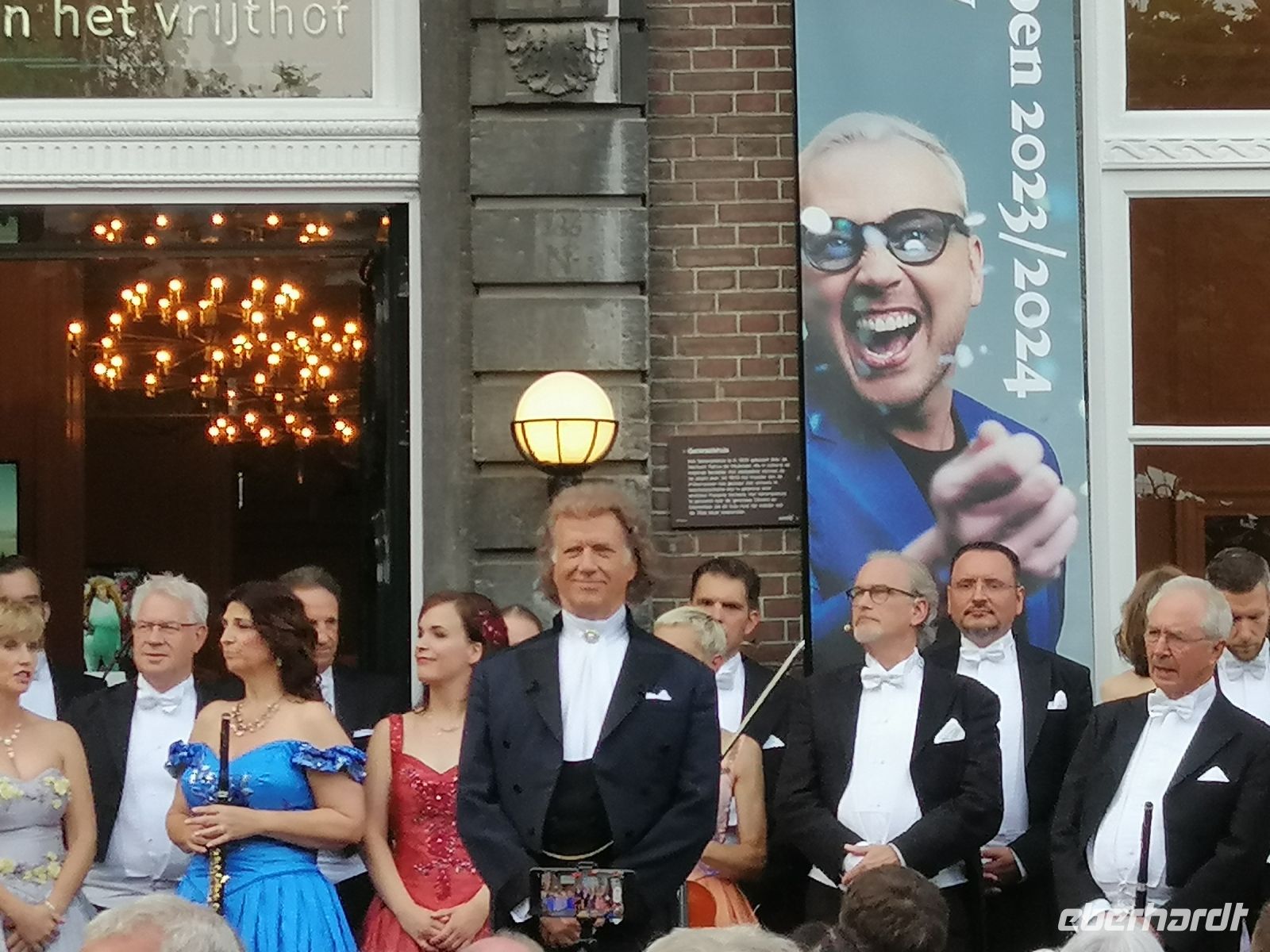 André Rieu kurz vom Konzertbeginn vom Theater am Vrijhof in Maastricht