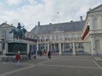 Noordeinde-Palast mit Reiterstatue Statthalter Prinz Wilhelm I
