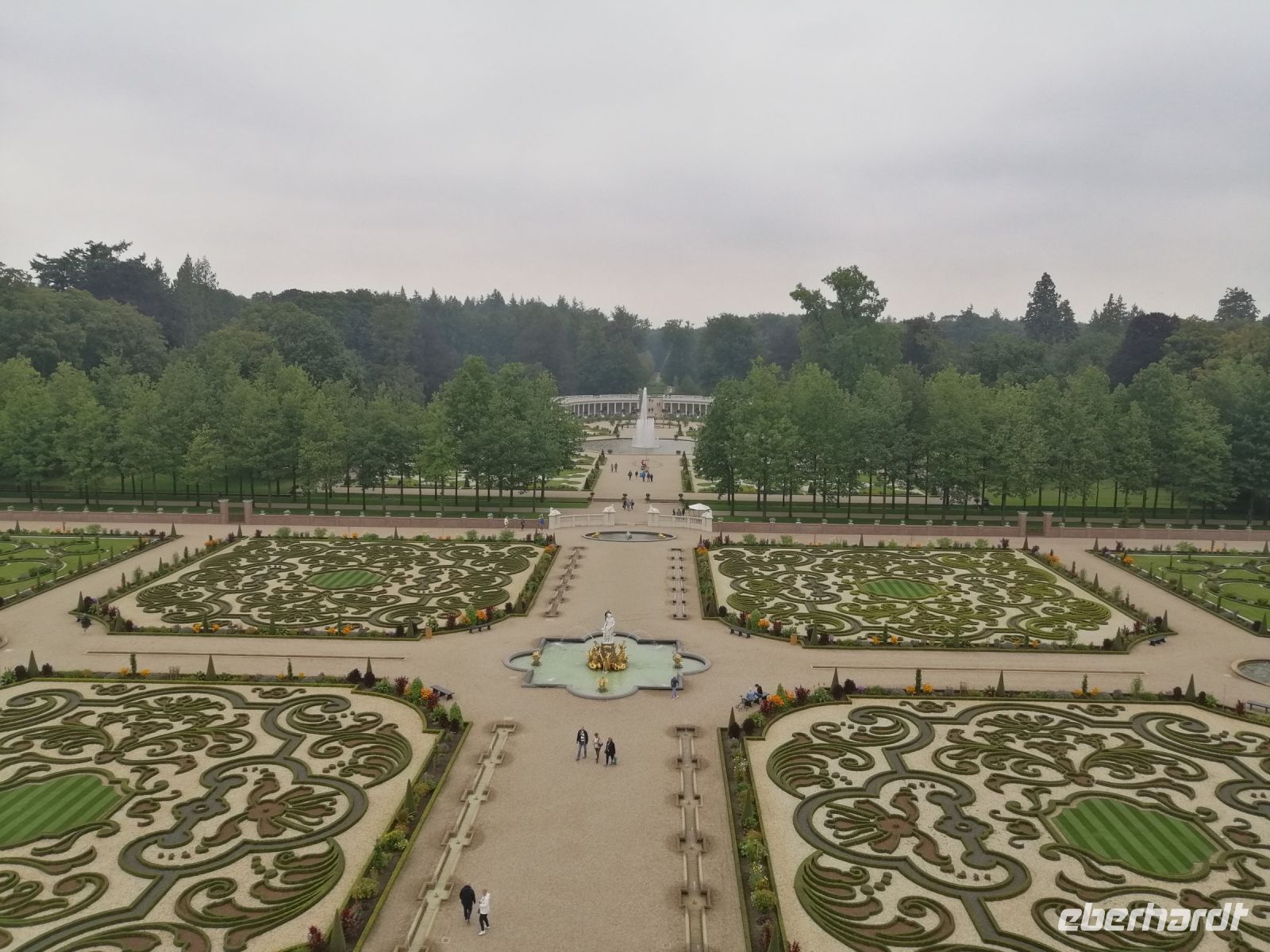 Die Führung durch das Schloß Het Loo: Blick auf den Garten von der Dachterrasse