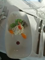 Abendessen auf der MS Dutch Grace: Waldorfsalat mit Mandrarinen, Walnüssen, Äpfeln, Schnittlauch und mariniertem Hänchen als Vorspreise
