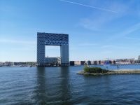 Hotel- und Bürogebäude im Amsterdamer Hafen