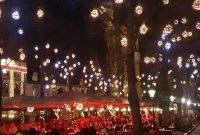 Maastricht - weihnachtliche Festbeleuchtung vor dem Restaurant Charlesmagne