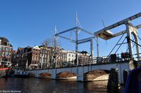 Grachtenrundfahrt in Amsterdam - Magere Brug - Älteste Holzbrücke Amsterdams