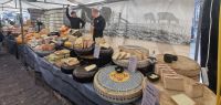Käsestand auf dem Wochenmarkt im Jordaan Viertel