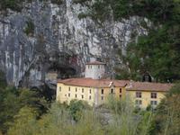 Blick zur Heiligen Höhle