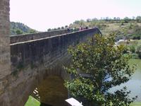 Eberhardt-Gäste auf der Brücke von Puente la Reina