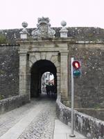 Früher standen hier Wachen, heute eine Fußgängerampel