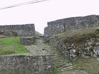 Die Befestigungsmauer des Castro