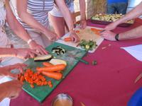 Vorbereitung des Meze Essens - gebackenes Gemüse