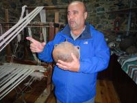 Zypern: im Bergdorf Kyperounta: Heimatmuseum: Antonis bei der Arbeit